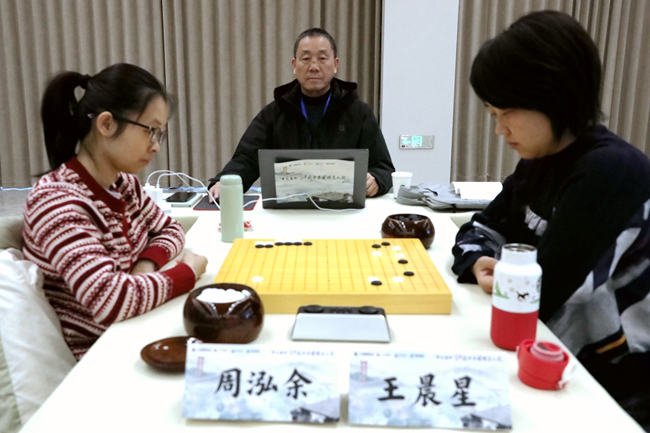 周(zhōu)泓(hóng)余(yú)VS王(wáng)晨(chen)星(xīng) 人(rén)民(mín)网(wǎng)记(jì)者(zhě) 胡(hú)雪(xuě)蓉(róng)摄(shè)