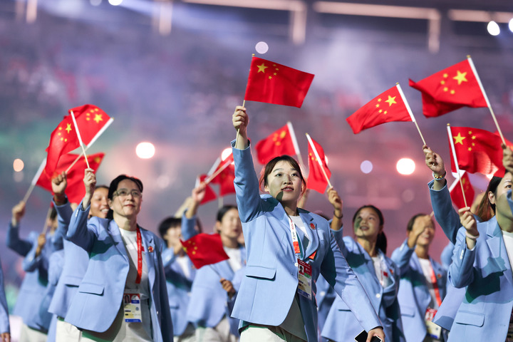 9月19日，中国体育代表团在开幕式上入场。新华社记者 贾浩成 摄